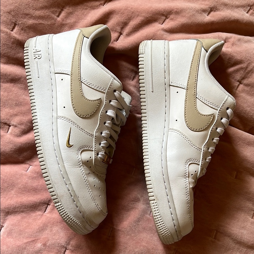 Nike Air Force 1 White And Gold Shoes View 3